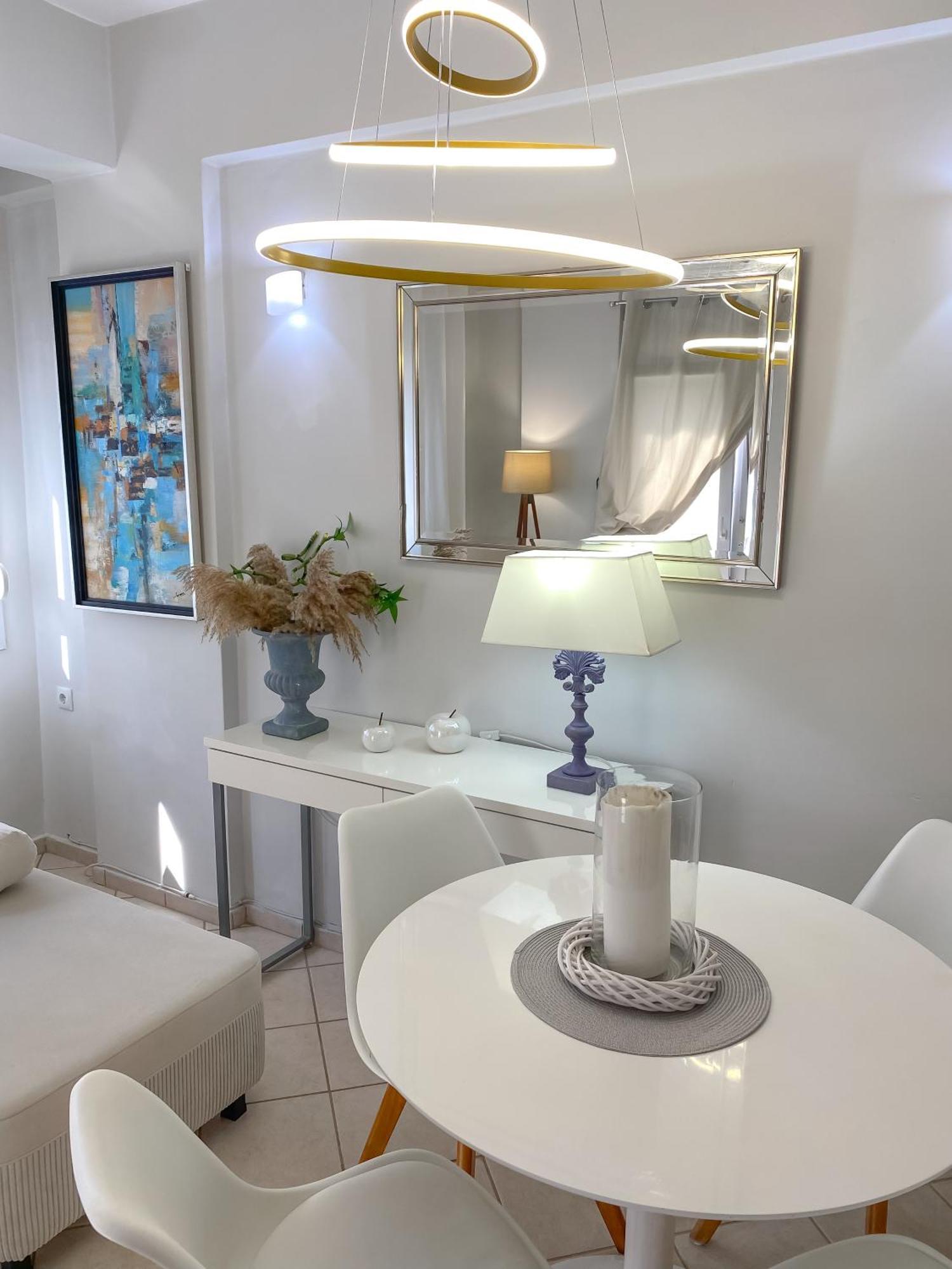 Amazing Maisonettes In Apartment *